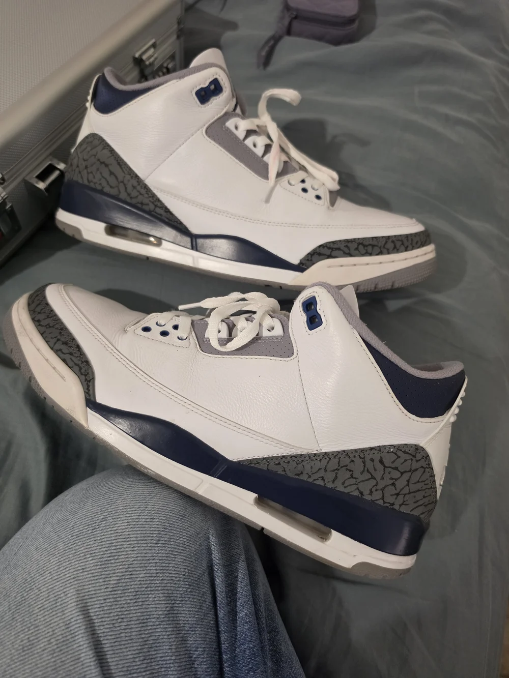 Jordan Men's White and Navy Retro Basketball Sneakers